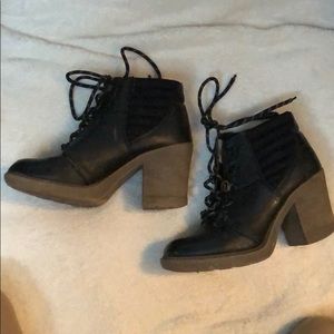 Lace up chunky heel boots